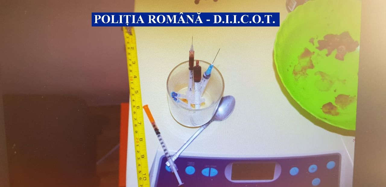 Doi proxeneți au fost prinși de polițiștii clujeni