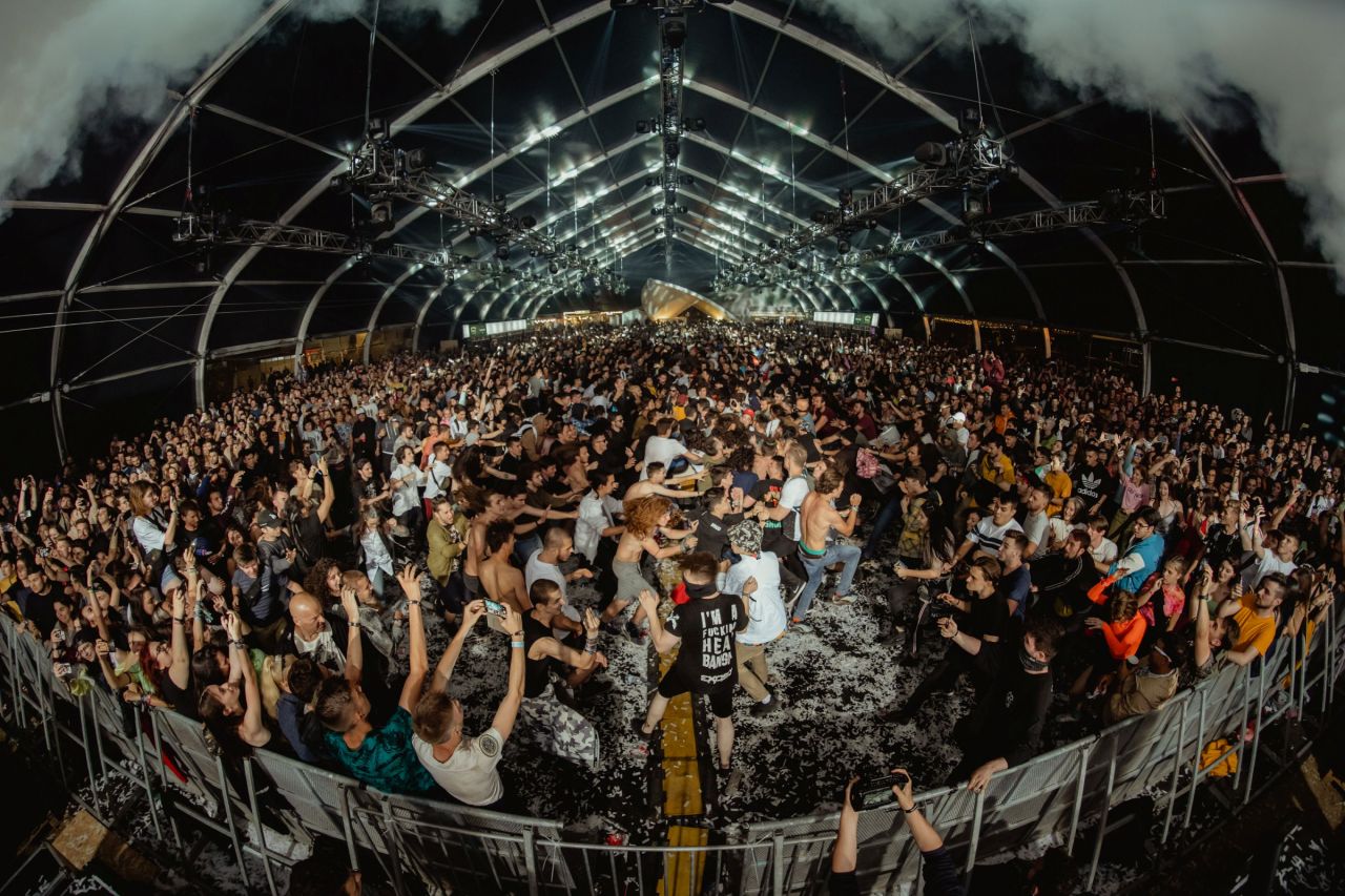 Electric Castle a început în forță. Astăzi e ziua Limp Bizkit! Ce artişti mai urcă pe scene