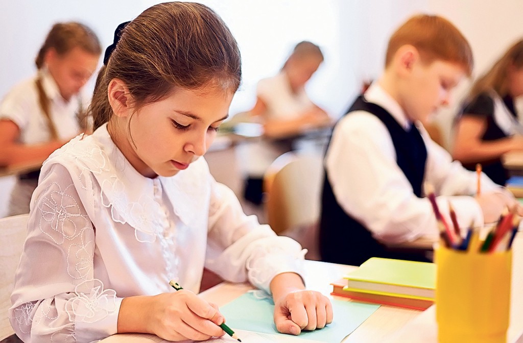 Manualele pentru cinci discipline din  clasa a V-a