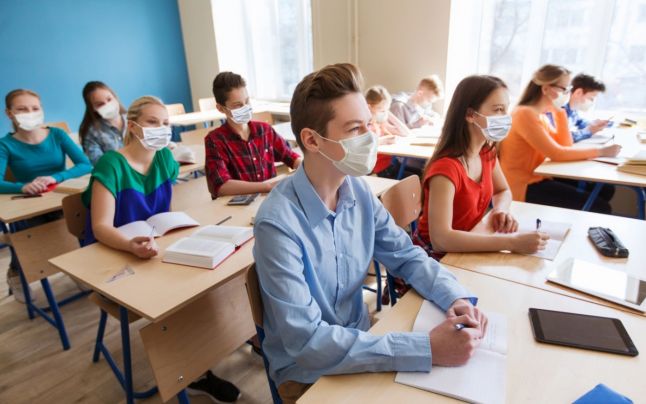 mincinoasă! 53% din elevii au medii peste 8
