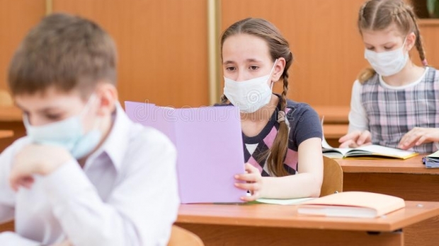 Se renunță la regula măștii în sala de clasă