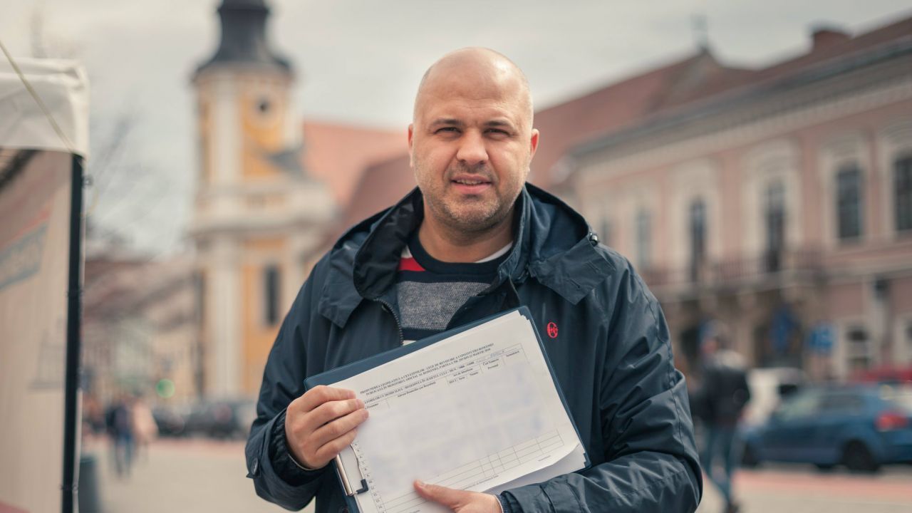 Oficial. Emanuel Ungureanu