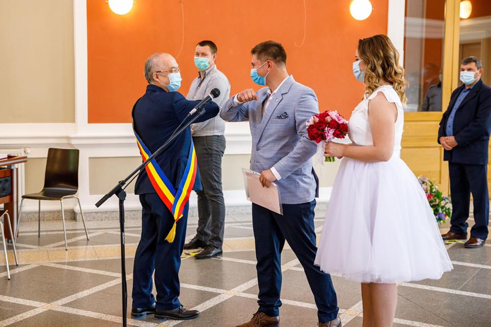 clujenii-au-umor-gluma-gustata-pana-si-de-primarul-emil-boc-cum-spuneti-mirelui-la-final