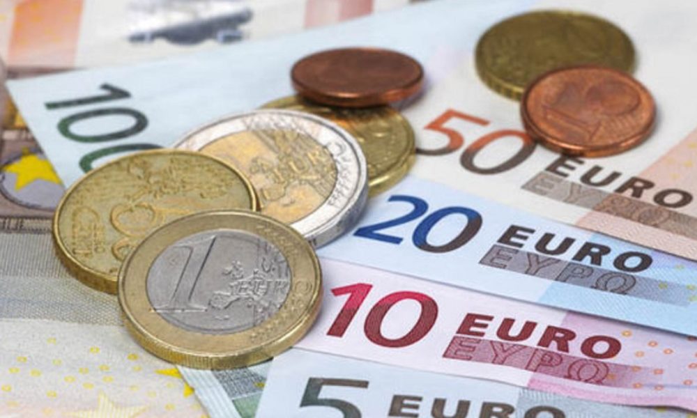 Volatilitate redusă a euro la pragul de 4,76 lei