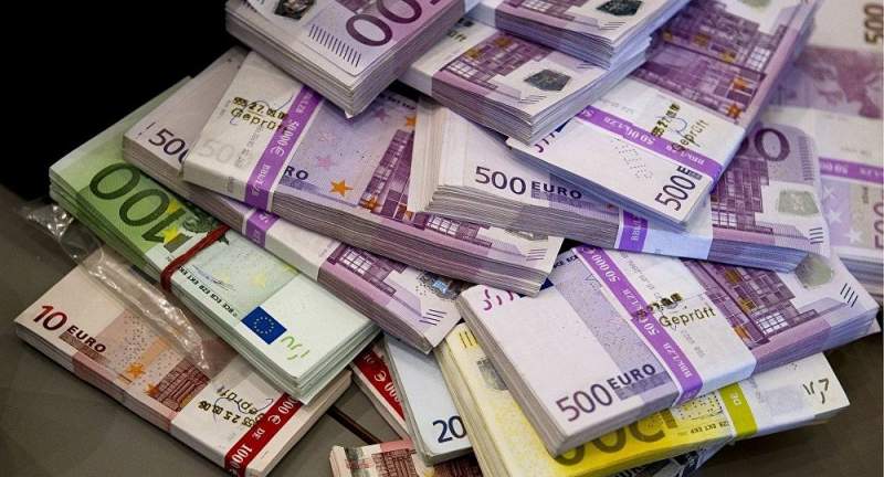 ANALIZĂ Euro stagnează de două săptămâni la 4