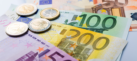 ANALIZĂ Euro se apropie de 4,73 lei, dolarul american a pierdut 2,5 bani