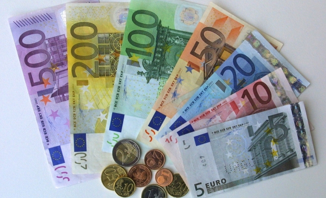 ANALIZĂ VALUTARĂ. Euro stagnează