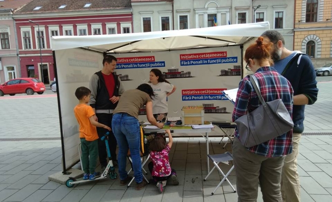Semnăturile “Fără penali în funcţii publice” ajung la Curtea Constituţională. Dosarele cuprind liste din 10 judeţe, printre care şi Cluj.