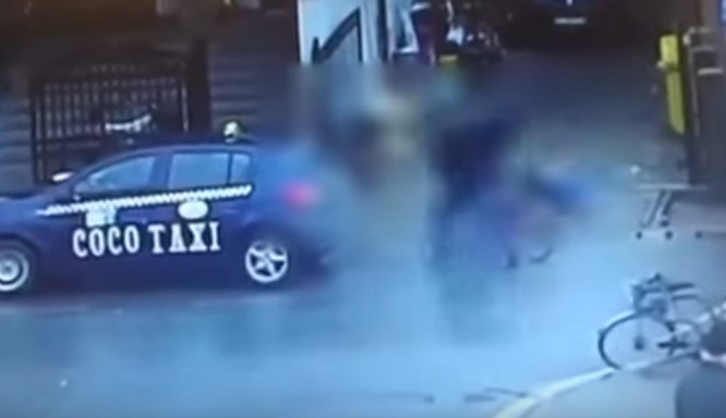 Tânără bătută cu bestialitate în plină stradă de soțul ei. Femeia a ajuns la spital