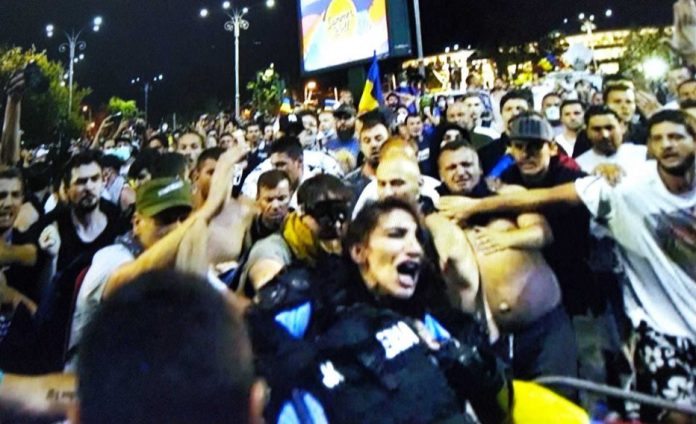 Agresorii jandarmeriţei de la protestul din 10 august au fost condamnaţi pentru ultraj