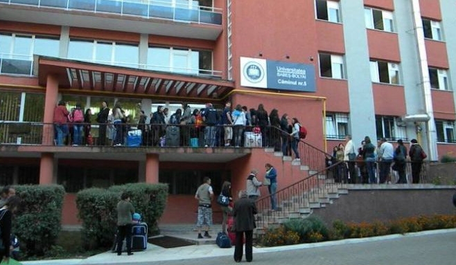 Tânăr mort după ce a căzut de la etaj