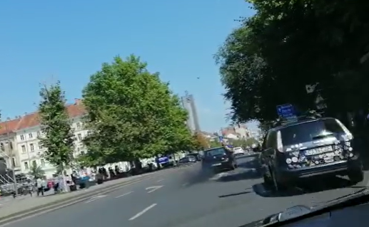 dar cu tupeu maxim