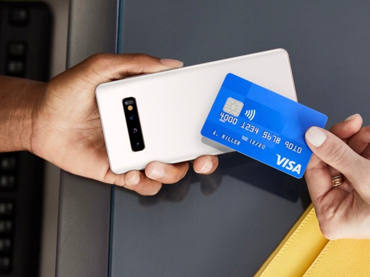 reținută pentru furtul a peste 185.000 de lei de pe un card bancar
