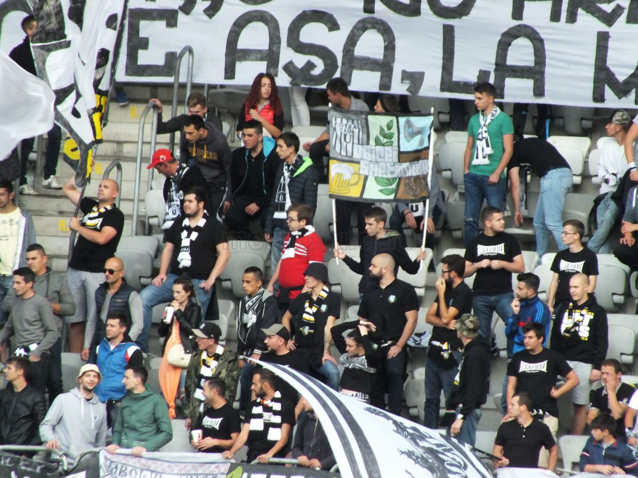 Peluza Sepcile Rosii la meciul U Cluj - Unirea Floresti