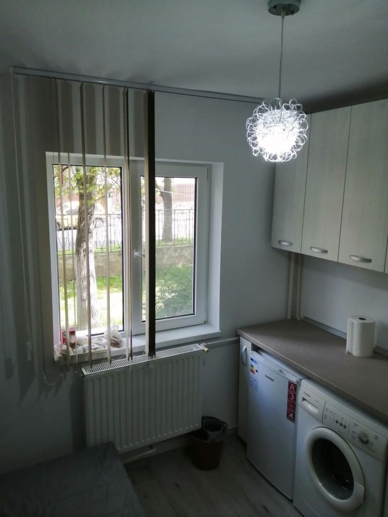 NESIMȚIRE la Cluj! Un proprietar cere 190 de euro CHIRIE pentru o cutie de chibrituri - FOTO