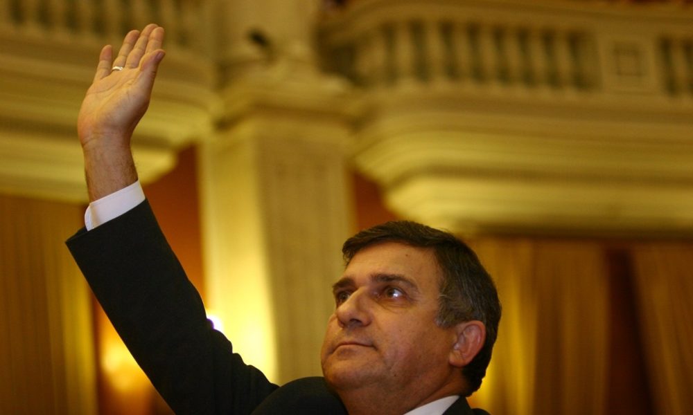 Înfrânt în lupta pentru semnături la prezidențiale