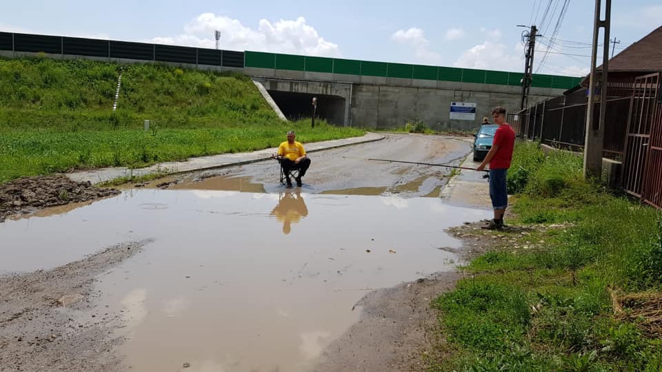 FOTO. Străzi INUNDATE în județul Cluj