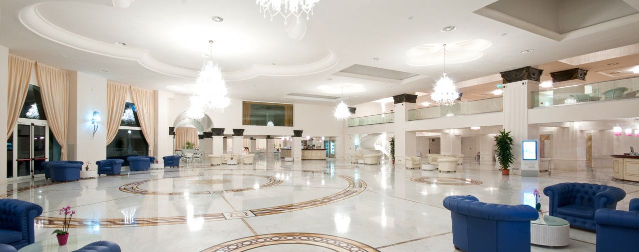 Cu peste 330 de structuri hoteliere