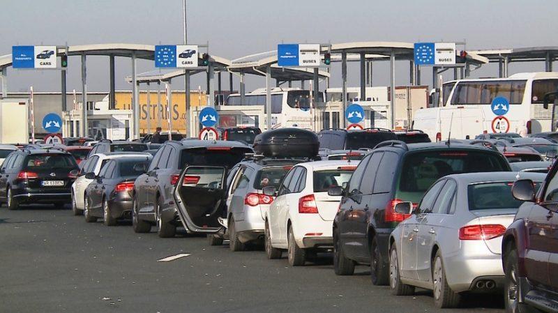 AGLOMERAȚIE mare la vamă. Peste 65.000 de români au tranzitat granița cu Ungaria într-o singură zi!