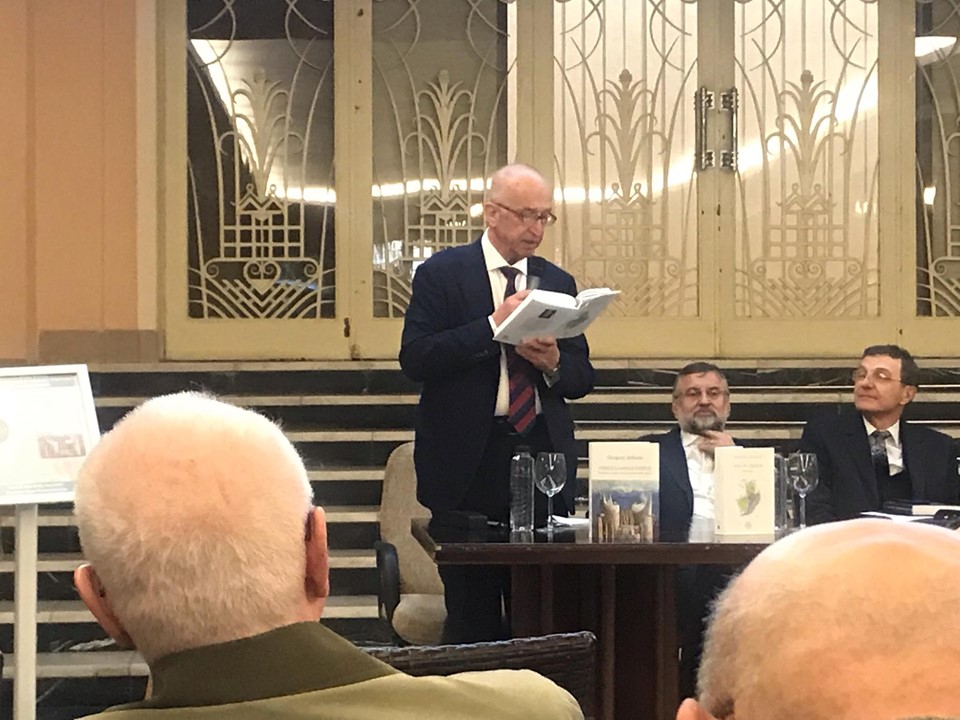 Grigore Arbore, important scriitor român din Diaspora, a volumul „Periculoasele derive. Reflecții asupra unui prezent fără viitor” la Cluj