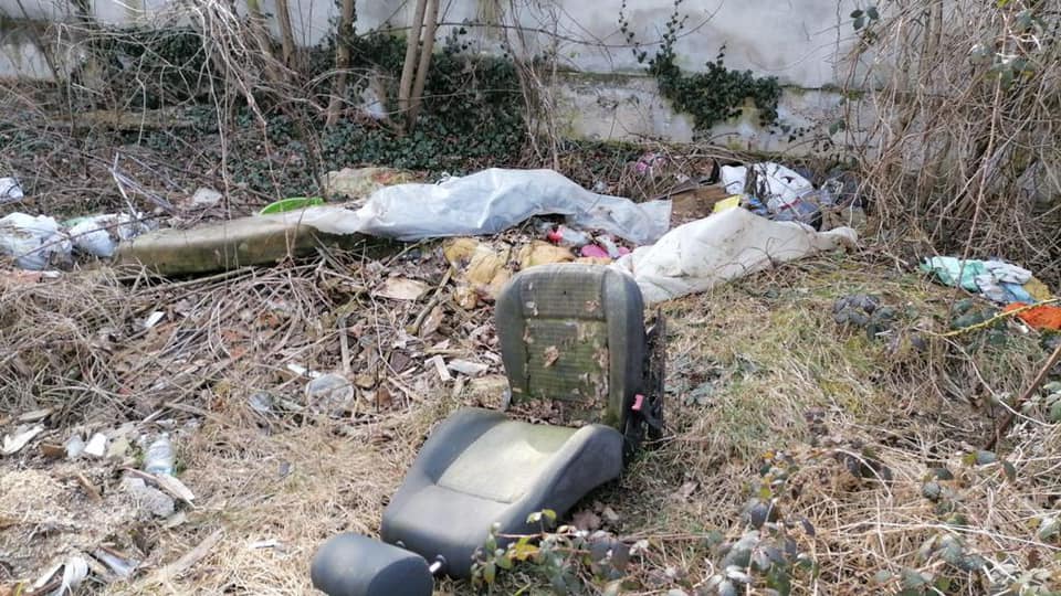 transformat în groapă de gunoi! Tarcea: „Cu astfel de situații ne întâlnim în fiecare săptămână”