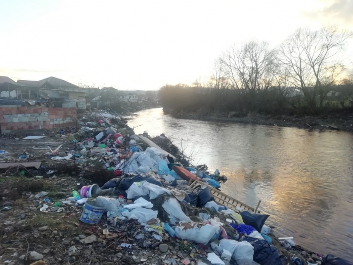 ridicate de pe malurile Someșului în Florești. Câte amenzi au fost aplicate?