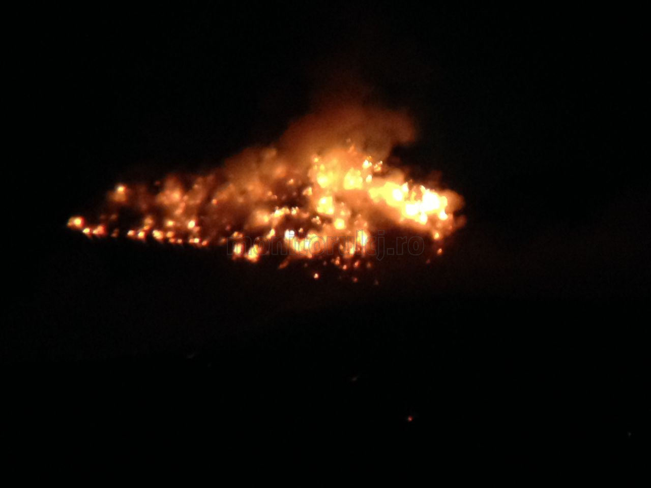 Incendiu puternic la groapa de gunoia Primariei