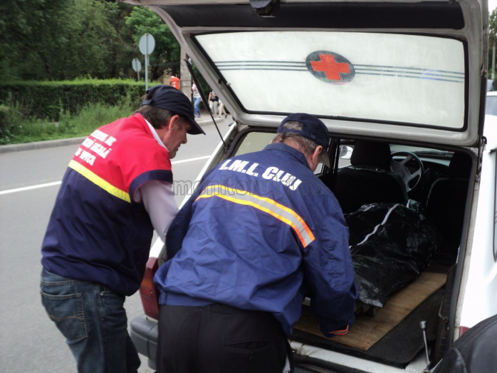 mort de câteva zile în apartament. Vecinii au simțit un miros deranjant și au alertat poliția.