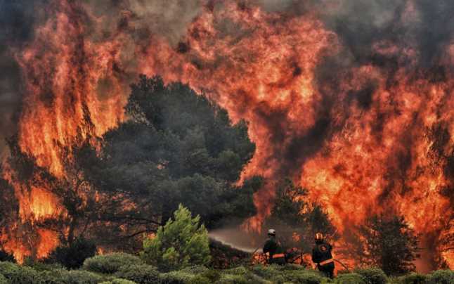 trimiși în misiune să stingă incendiile infernale izbucnite în Grecia