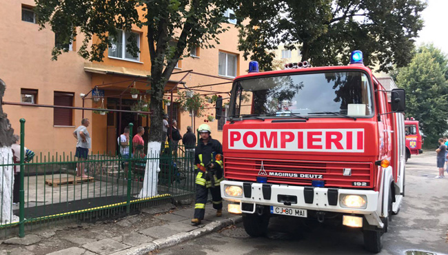 Incendiu într-un spațiu comercial din Câmpia Turzii. Şapte persoane evacuate