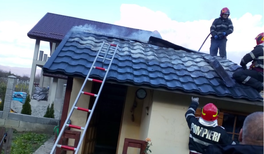FOTO Incendiu pe o stradă din Dej