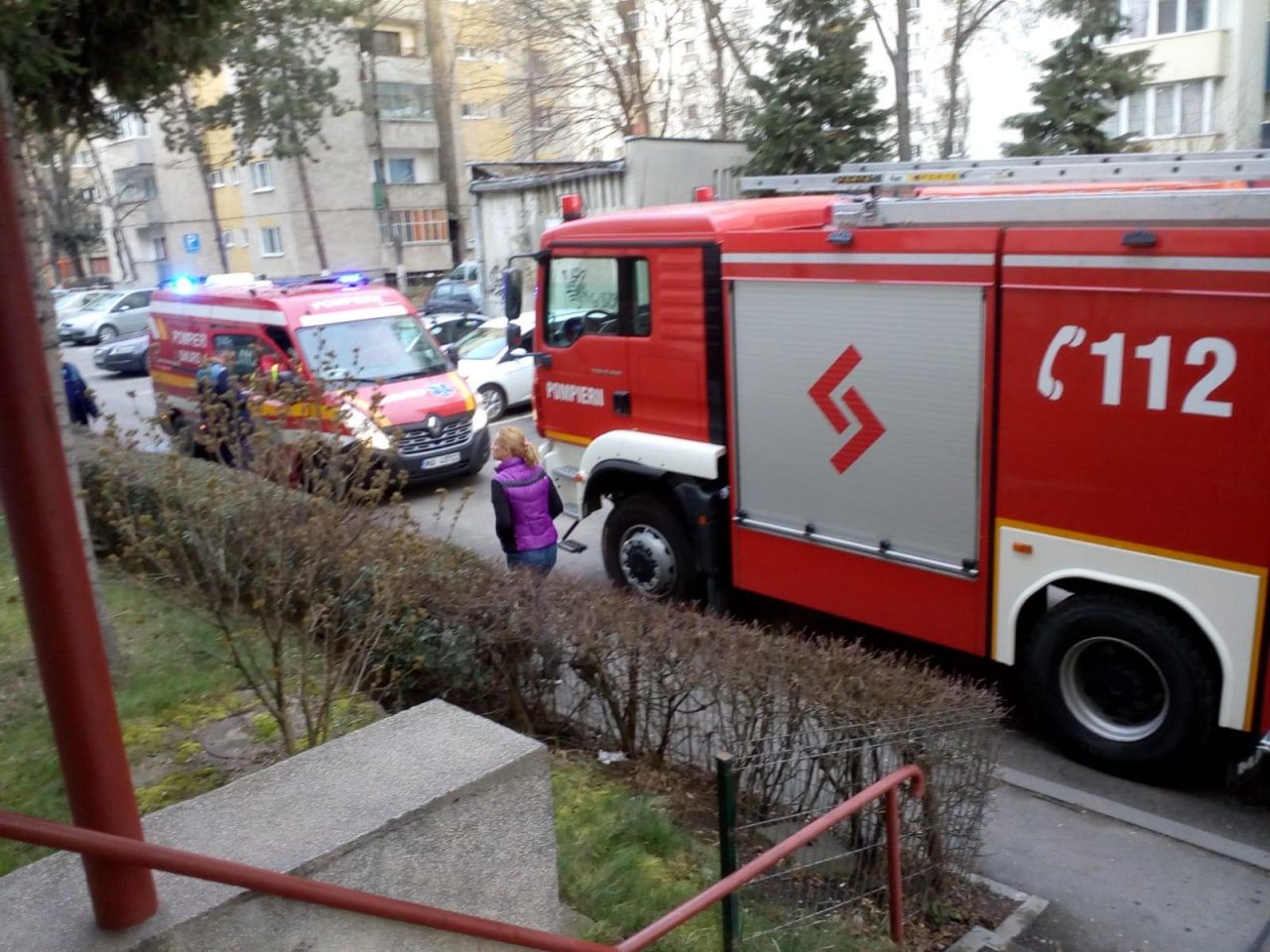 Incendiu pe Aleea Padin din Cluj-Napoca. Apartamentul unei femei de 70 de ani a fost cuprins de flăcări.