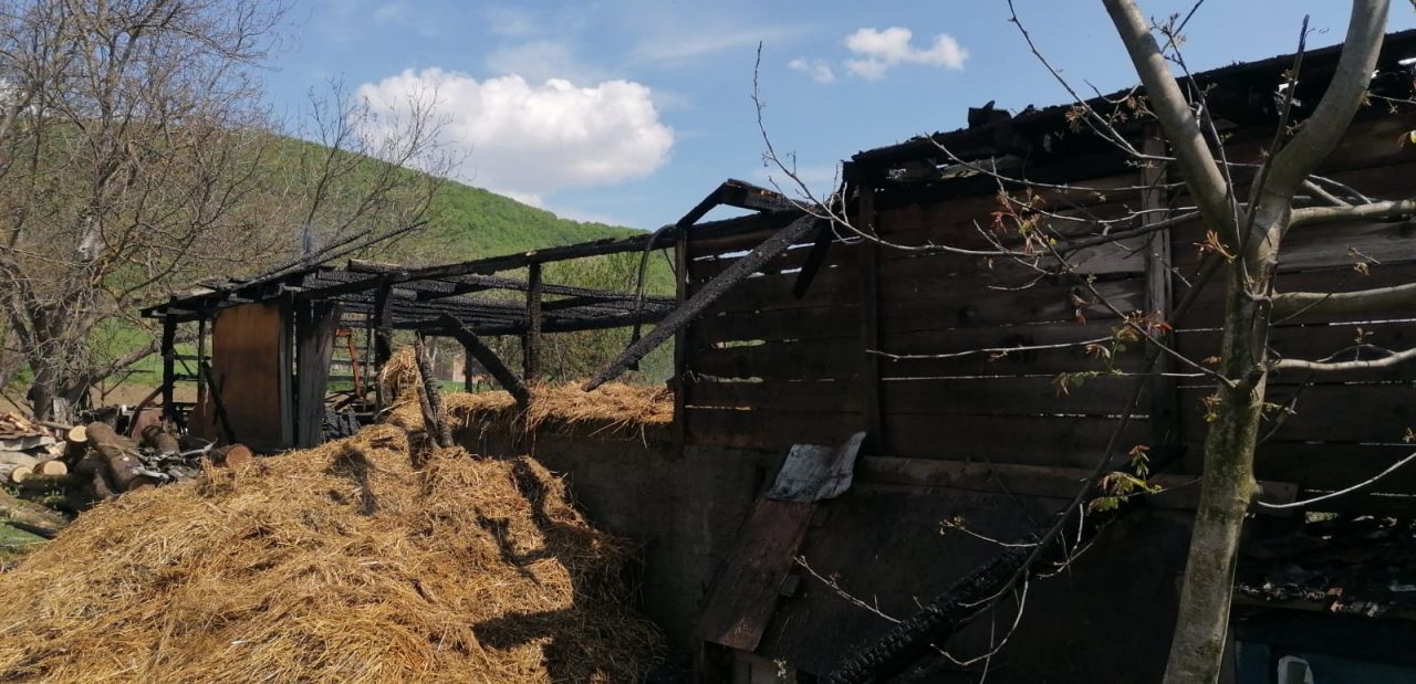 Incendiu la o șură