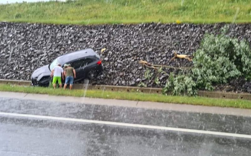la un pas de răsturnare pe A3. Martor: „Ploua foarte tare