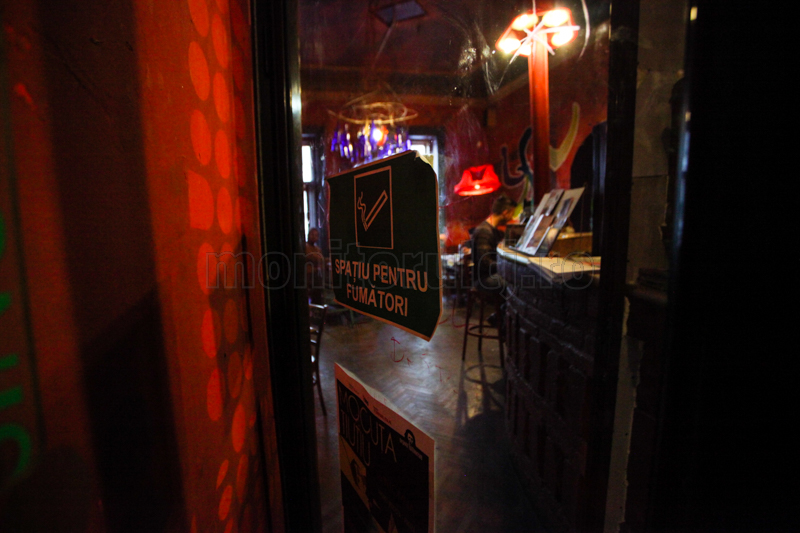 Cum îi aşteaptă localurile din Cluj pe fumători în prima zi fără fumuri?