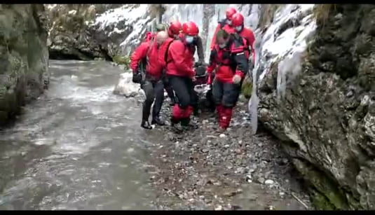 pentru a salva un turist rănit în Munții Apuseni.