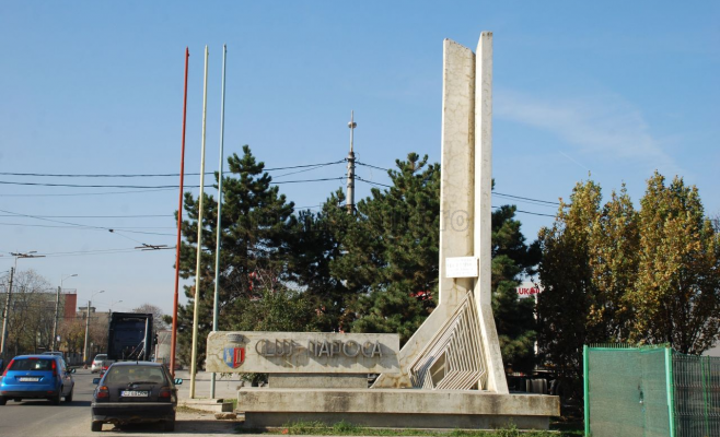 Când scăpăm de obeliscurile de la intrările în oraş?