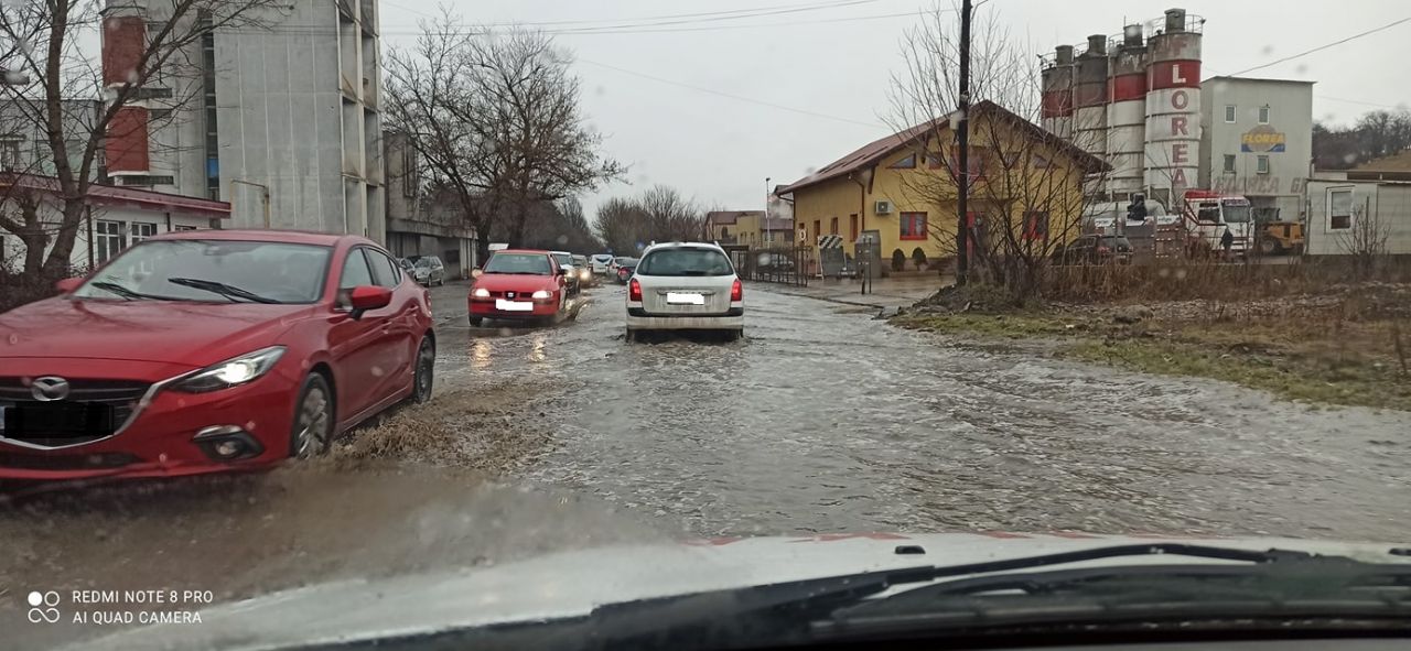 Inundație pe Calea Someșeni.