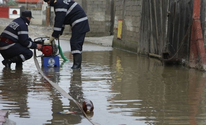 Inundații în Cluj și în alte județe din țară. 11 persoane