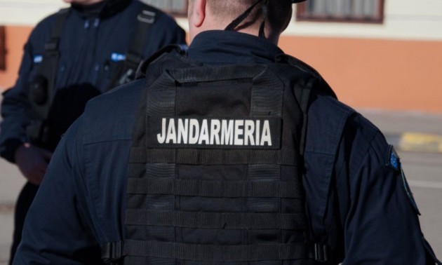 întreruptă de jandarmi.
