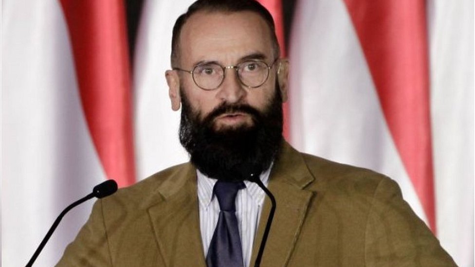 prins la o ORGIE gay! Poliția a spus că ERAU PREA MULȚI PARTICIPANȚI