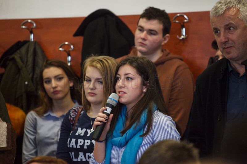 Studenții au avut oportunitatea să-i adreseze întrebări ambasadorului SUA
