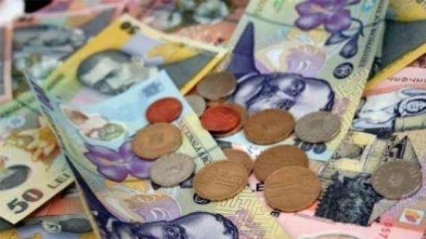 Inflaţia aduce euro la minimul ultimelor patru luni