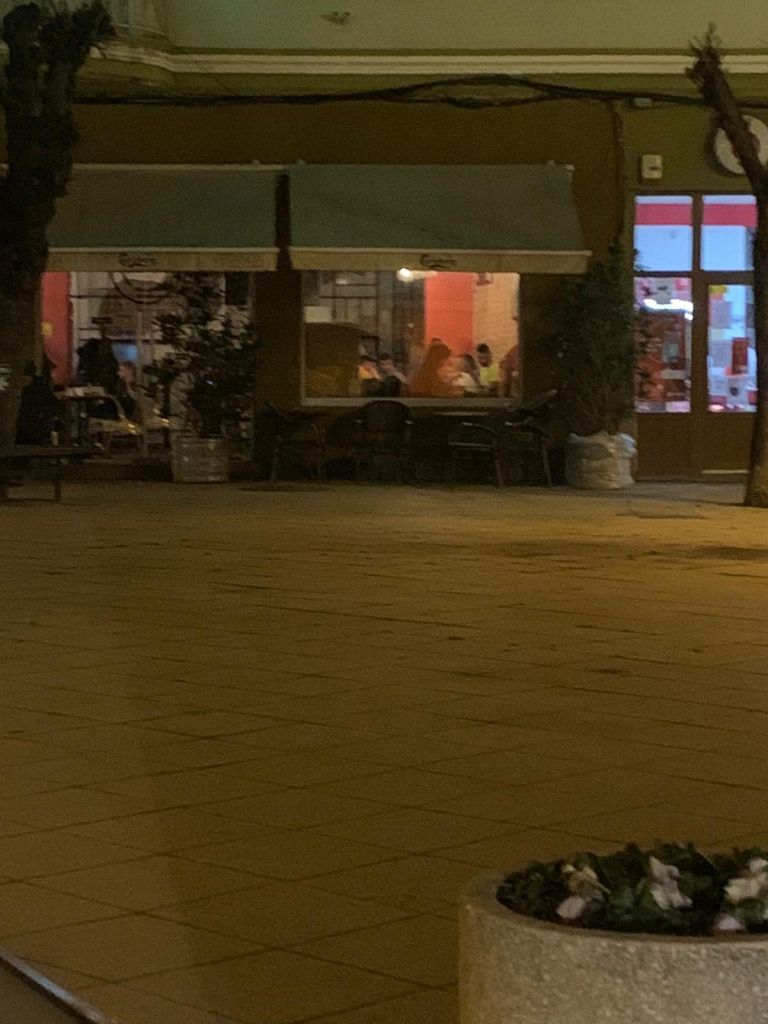 ÎNCHIS și AMENDAT de poliție