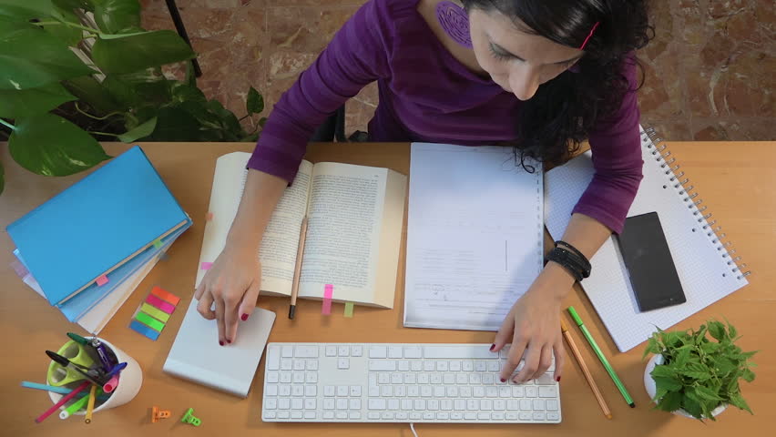 Licența în pandemie. Cum se descurcă studenții în ultimul an de facultate