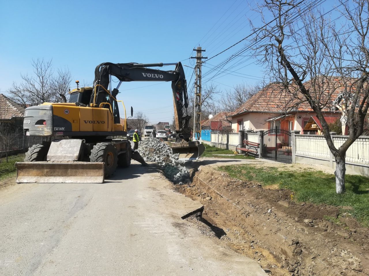 O nouă încercare pe un drum județean din Cluj. De data asta poate se fac lucrări de calitate!