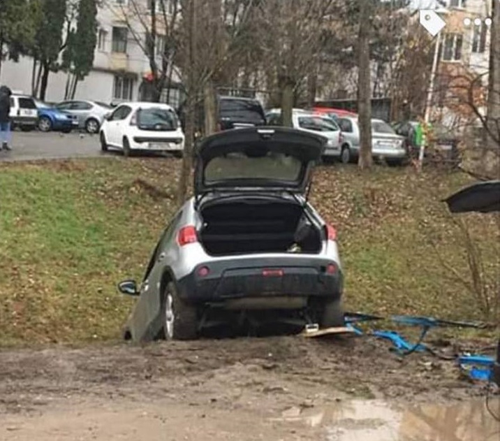 Pârtie, vine mașina! Imagini incredibile din Mănăștur
