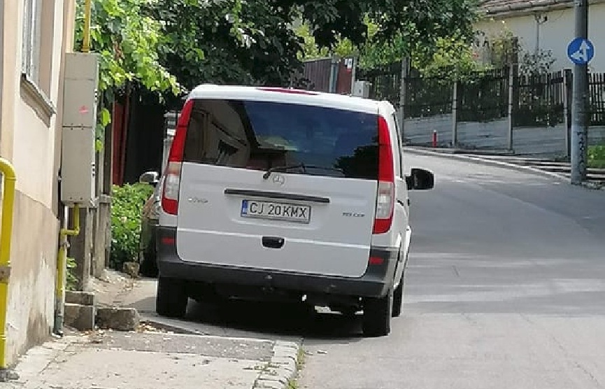 ONANIST pe străzile Clujului? „Insistă să mergi cu el