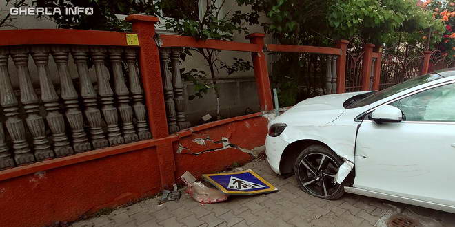 „magnet” pentru mașini. Șoferii se IZBESC de ea