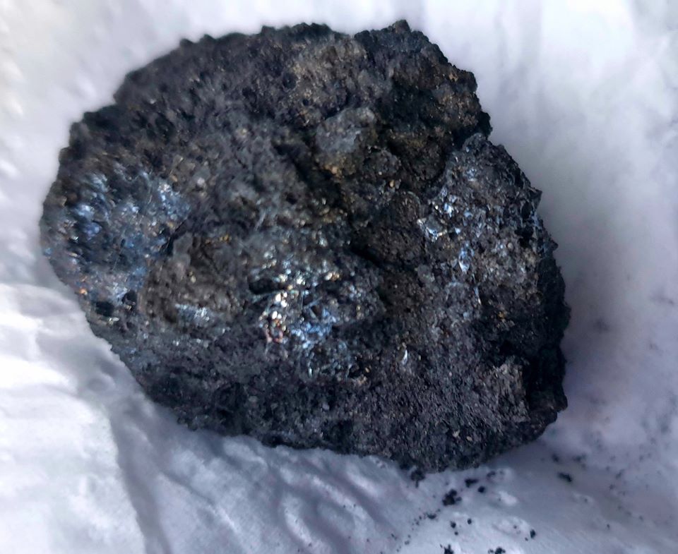 bucati-de-meteorit-gasite-de-un-profesor-universitar-s-a-auzit-un-zgomot-puternic-foto
